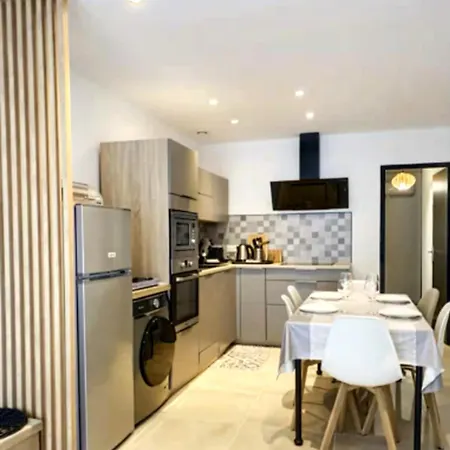 With A Terrace 3 Minutes From The Beaches Appartement