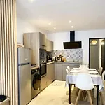 With A Terrace 3 Minutes From The Beaches Апартаменты
