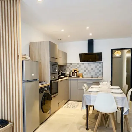 Appartamento With A Terrace 3 Minutes From The Beaches *