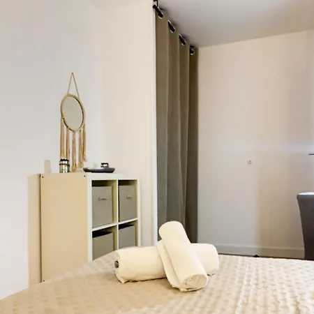 With A Terrace 3 Minutes From The Beaches Appartamento