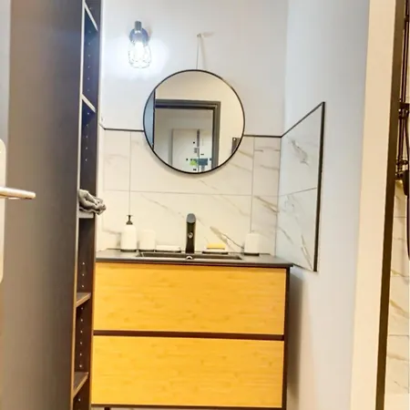 With A Terrace 3 Minutes From The Beaches *
