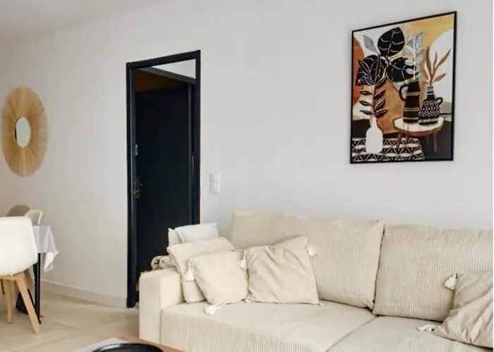 With A Terrace 3 Minutes From The Beaches Apartment