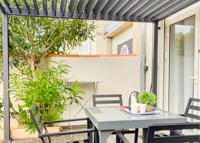 With A Terrace 3 Minutes From The Beaches *